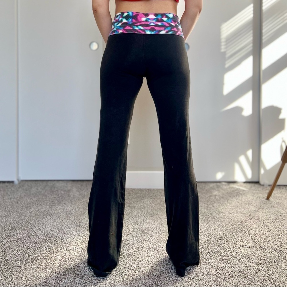 Vintage Y2K Victoria's Secret PINK
Rhinestone Fold Over Yoga Pants - Aztec Print - Picture 2 of 10